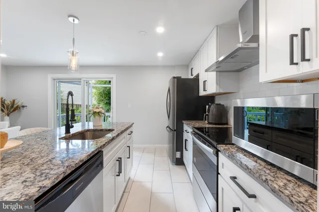 $764,980 | 9117 Hunting Pines Place, Fairfax, VA 22032