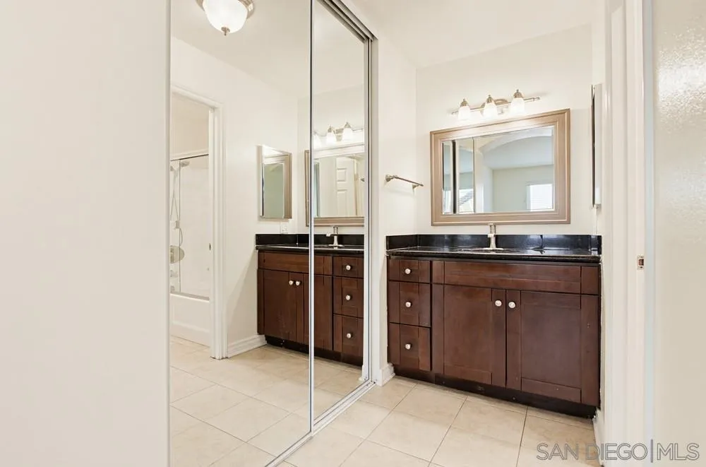 9939 Erma Road, Unit 103 San Diego, CA 92131 - Photo 25 of 40