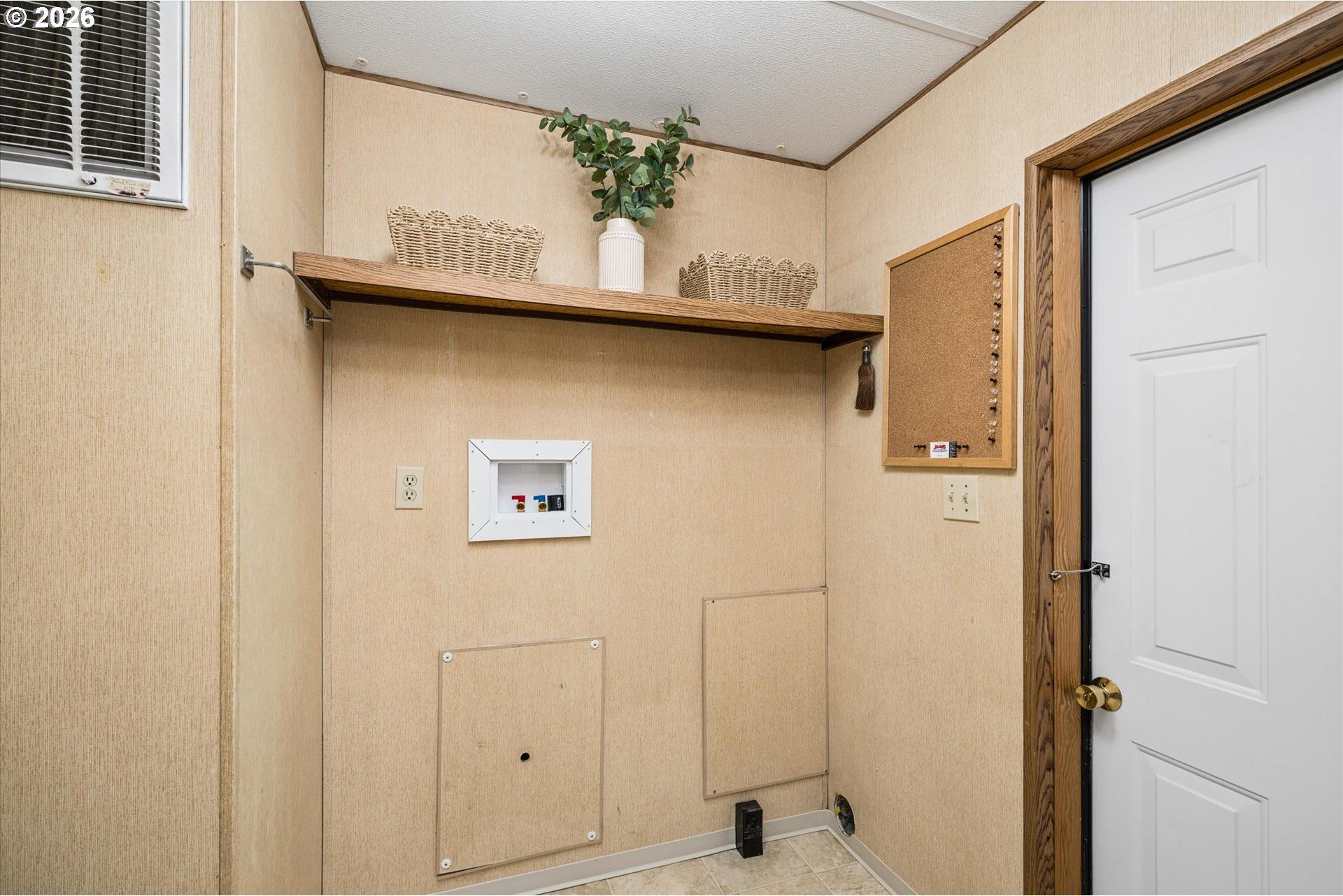 2150 Laura Street, Unit 119 Springfield, OR 97477 - Photo 22 of 37 Laundry
