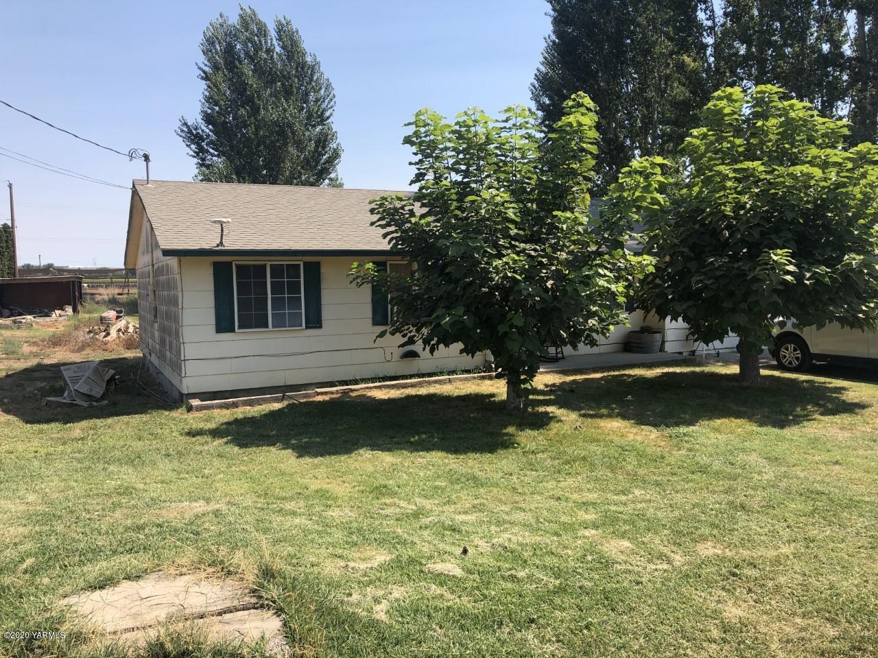 796 East Allen Road Sunnyside, WA 98944 - Photo 1 of 15 a view of swimming pool with lawn chairs and plants