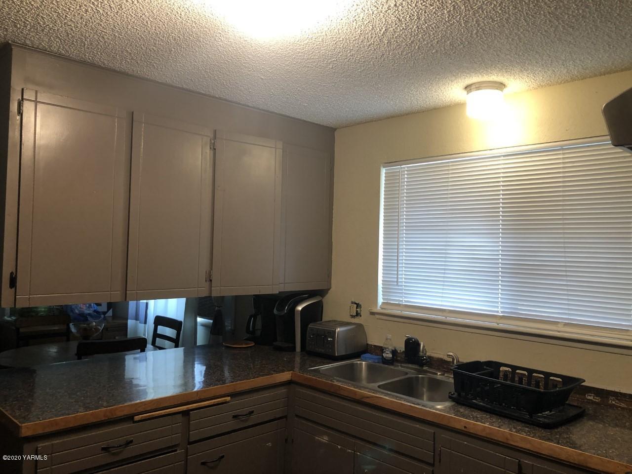796 East Allen Road Sunnyside, WA 98944 - Photo 6 of 15 a kitchen with a sink and cabinets