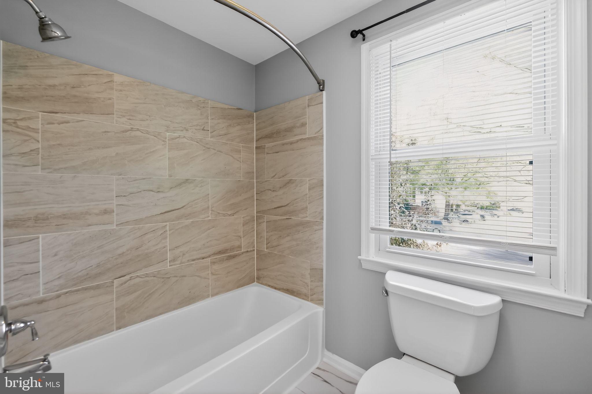 11186 Silentwood Lane Reston, VA 20191 - Photo 14 of 26