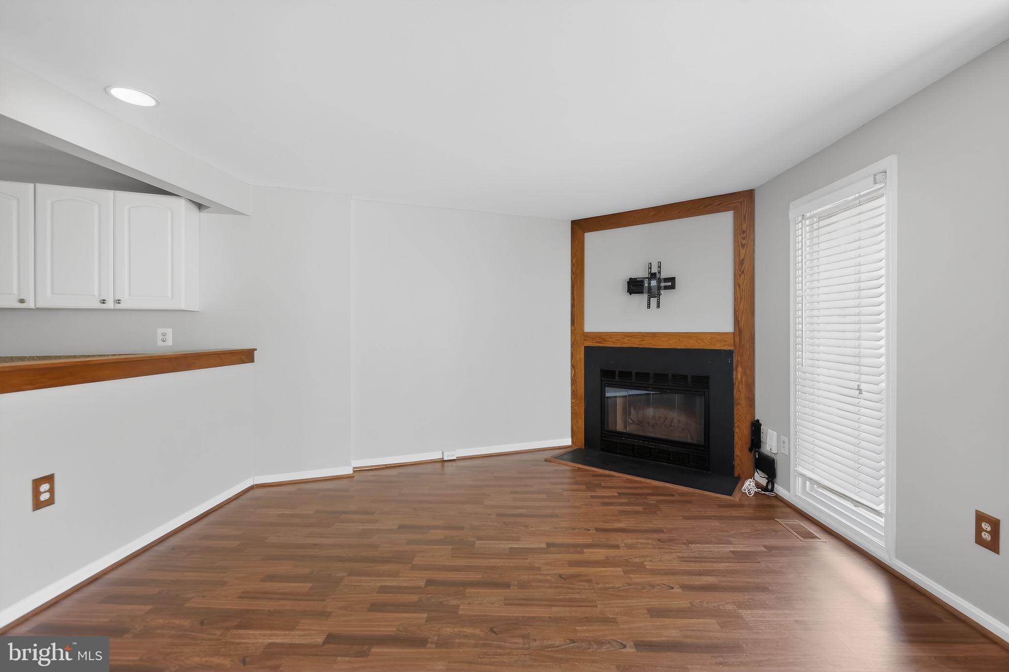 11186 Silentwood Lane Reston, VA 20191 - Photo 5 of 26