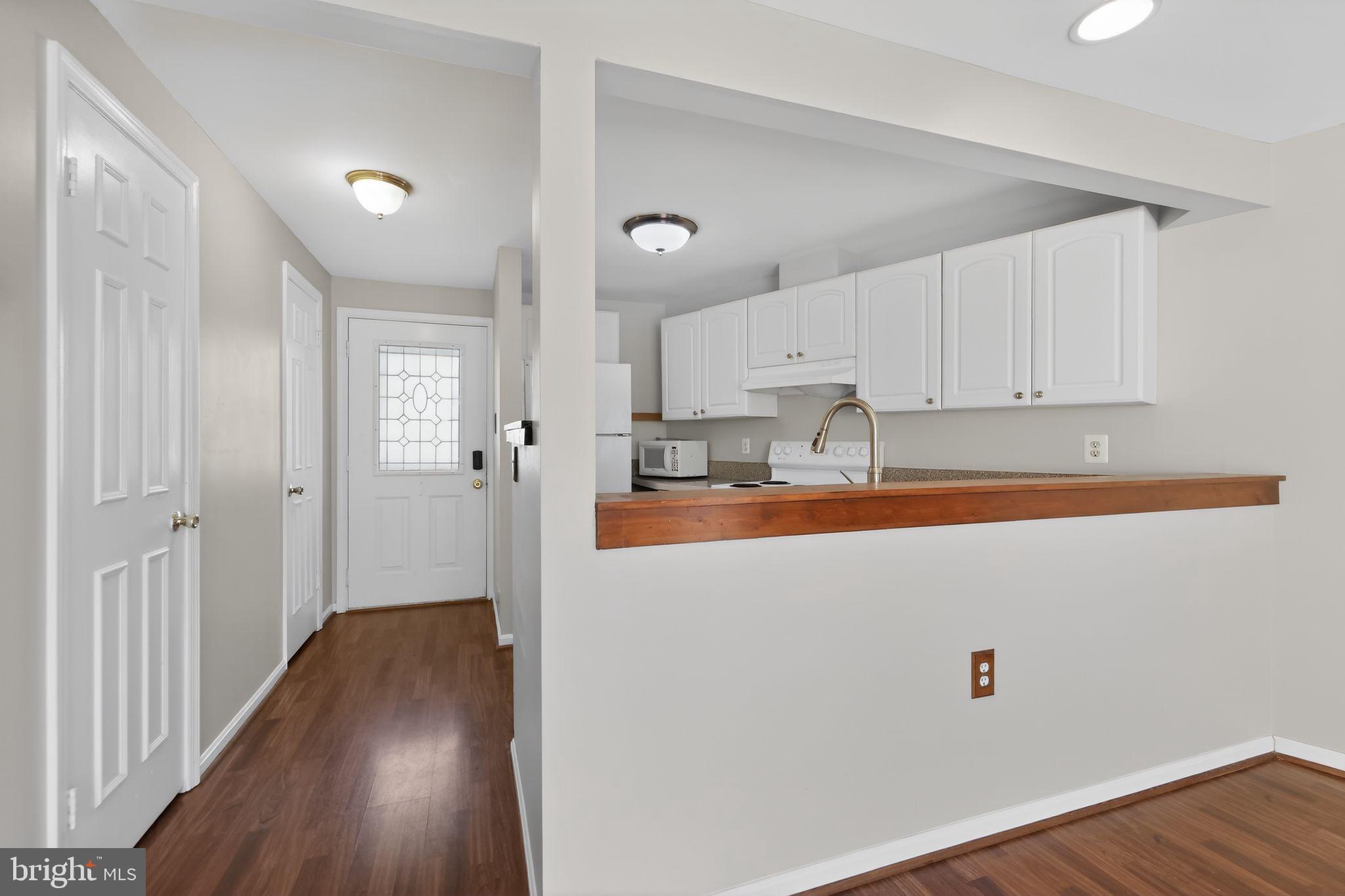 11186 Silentwood Lane Reston, VA 20191 - Photo 7 of 26