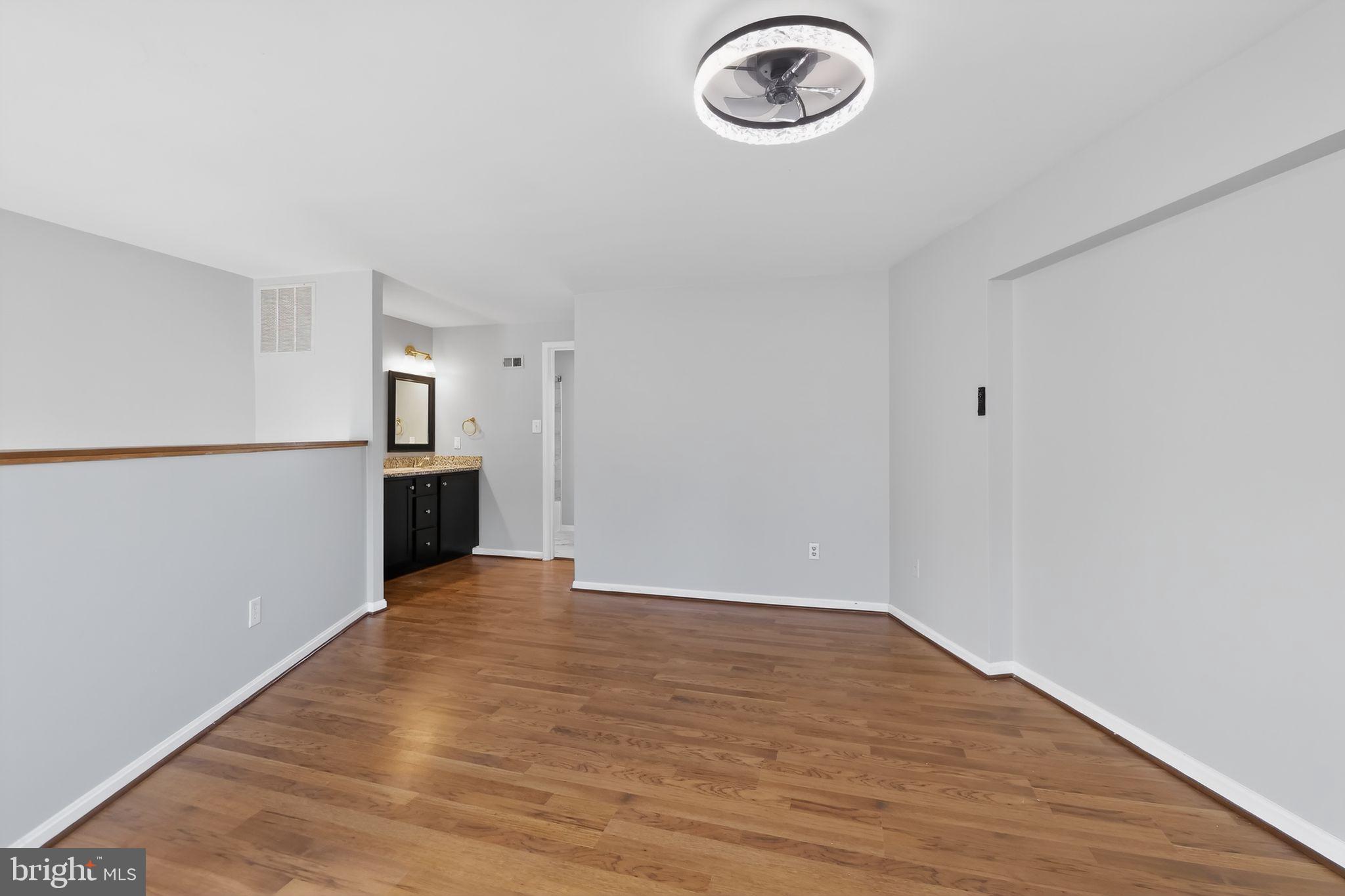 11186 Silentwood Lane Reston, VA 20191 - Photo 10 of 26