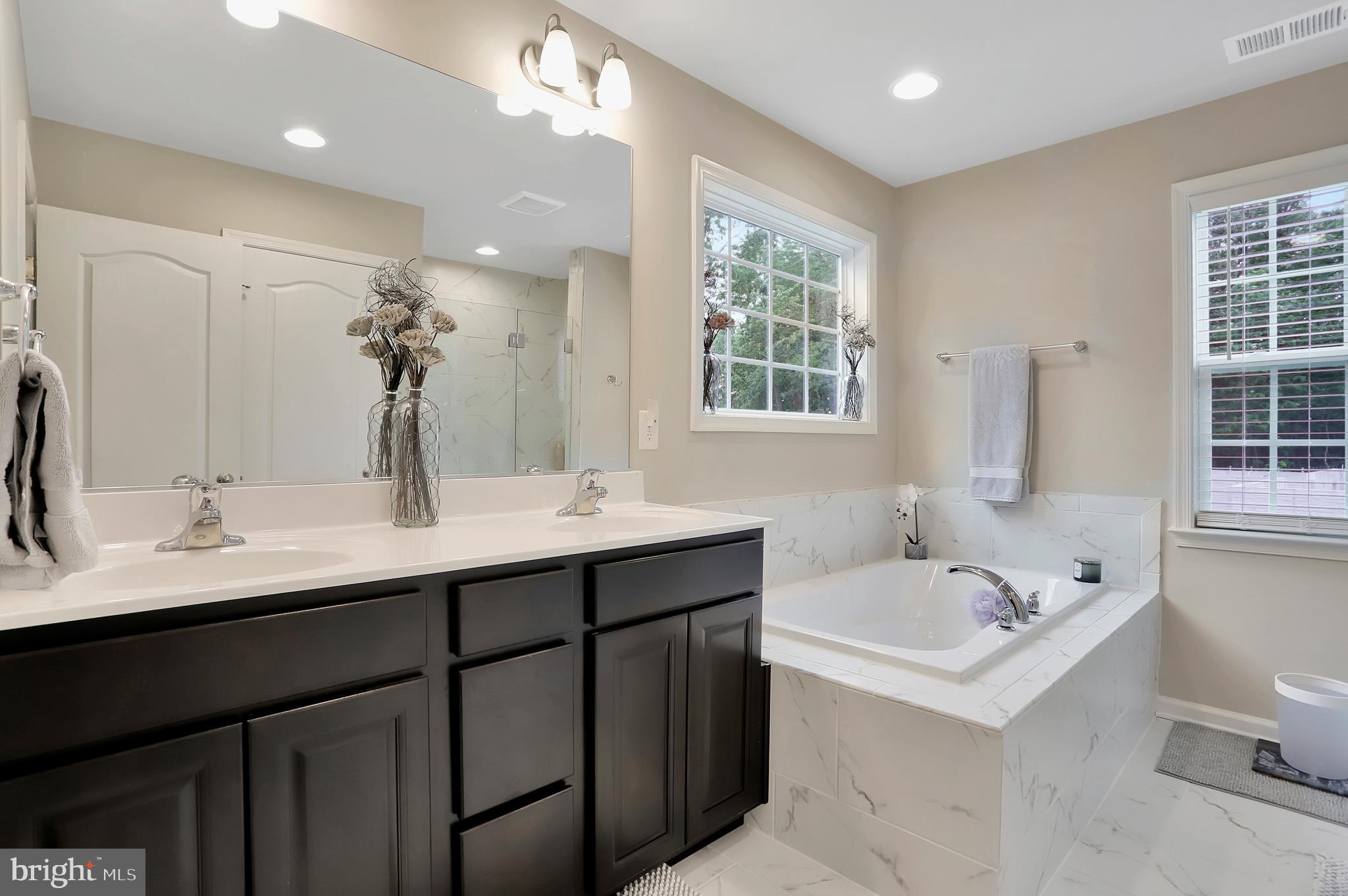 448 Underwood Drive Falling Waters, WV 25419 - Photo 29 of 55 2nd Floor Master Bathroom w Soaking Tub