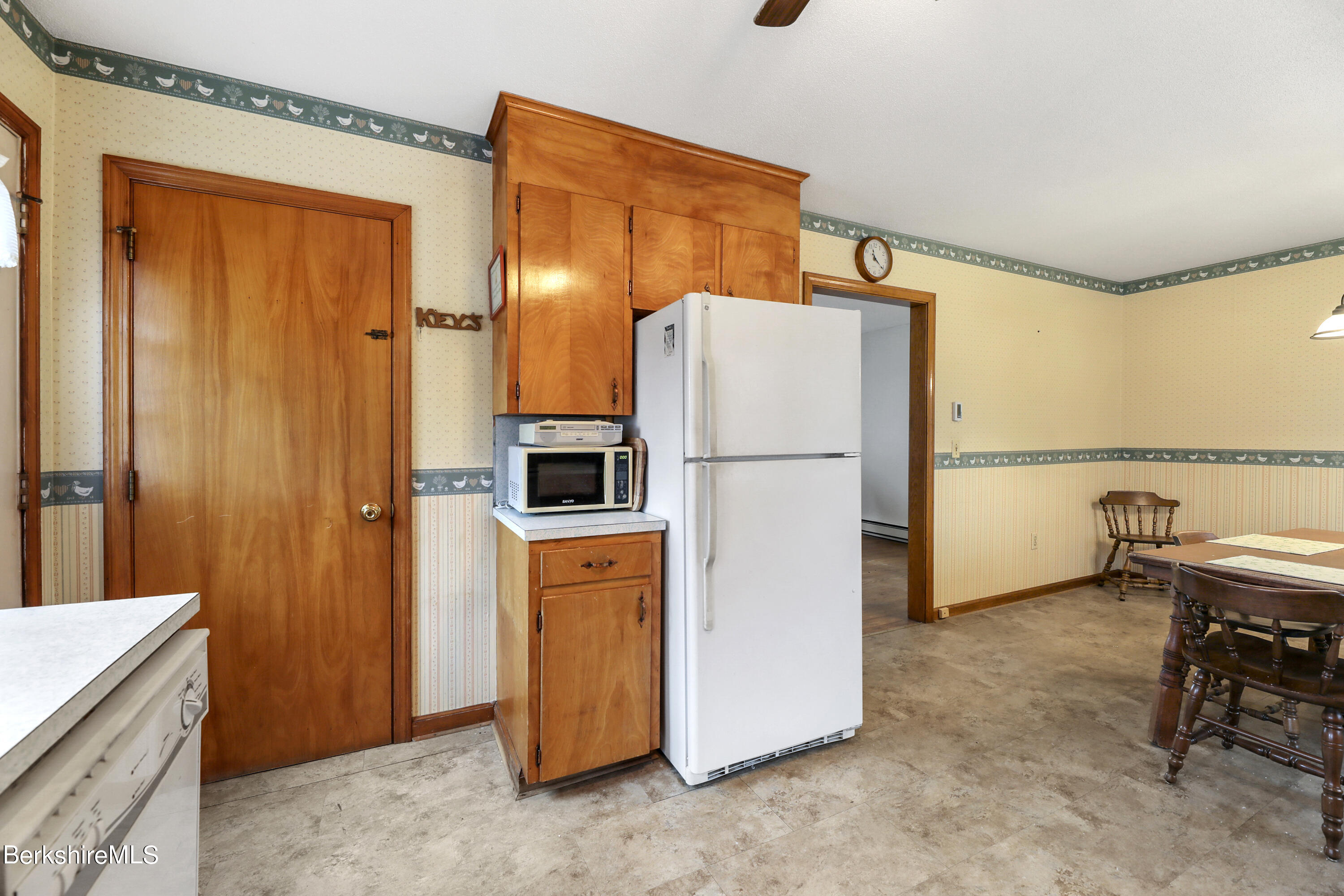 350 New Lenox Road Lenox, MA 01240 - Photo 9 of 23 350 New Lenox 10-Kitchen