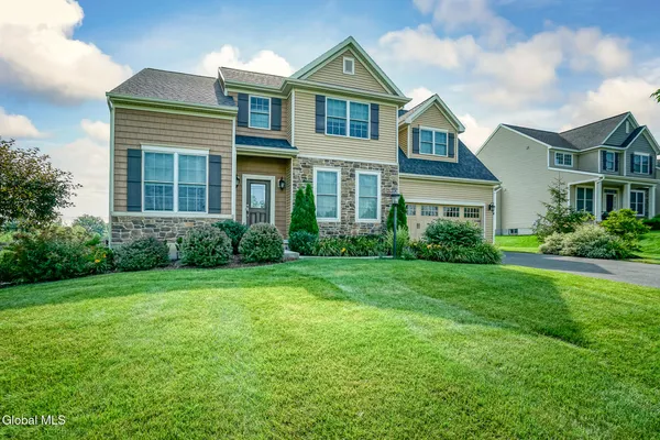 $779,900 | 4 Matthews Court, Colonie, NY 12047