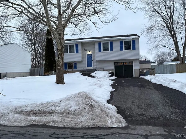 $215,940 | 93 Ripplebrook Lane, Manlius, NY 13116