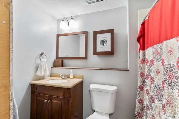 $215,940 | 93 Ripplebrook Lane, Manlius, NY 13116