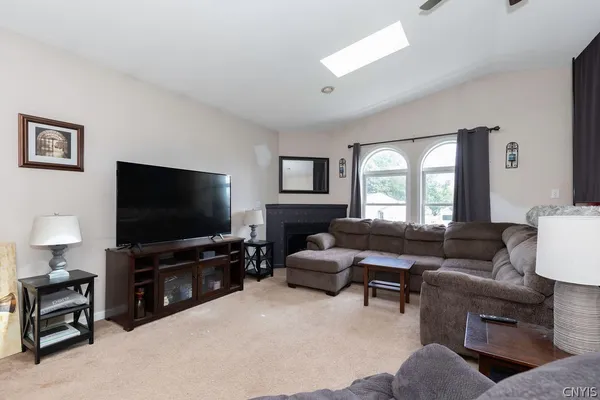 $215,940 | 93 Ripplebrook Lane, Manlius, NY 13116