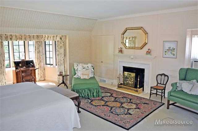 372 Provencal Road Grosse Pointe, MI 48236 - Photo 17 of 30 31183485-16.JPG
