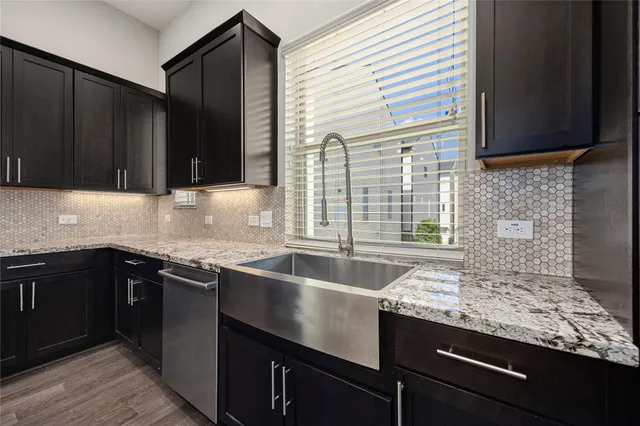 $2,400 | 707 Schwartz Street, Houston, TX 77020