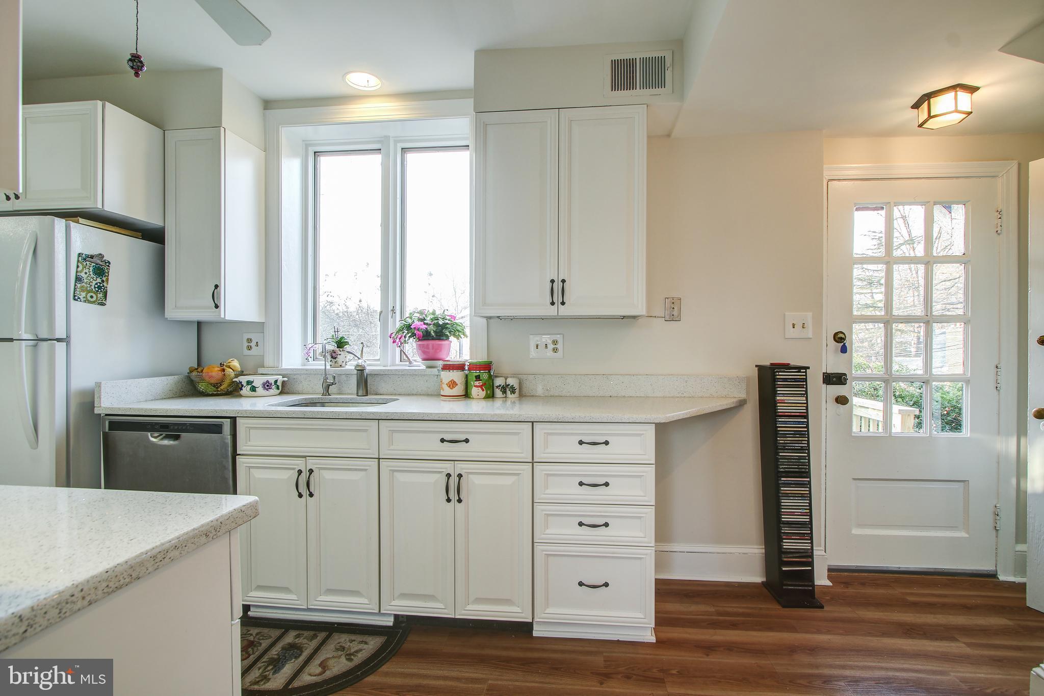 9418 Thornhill Road Silver Spring, MD 20901 - Photo 12 of 33