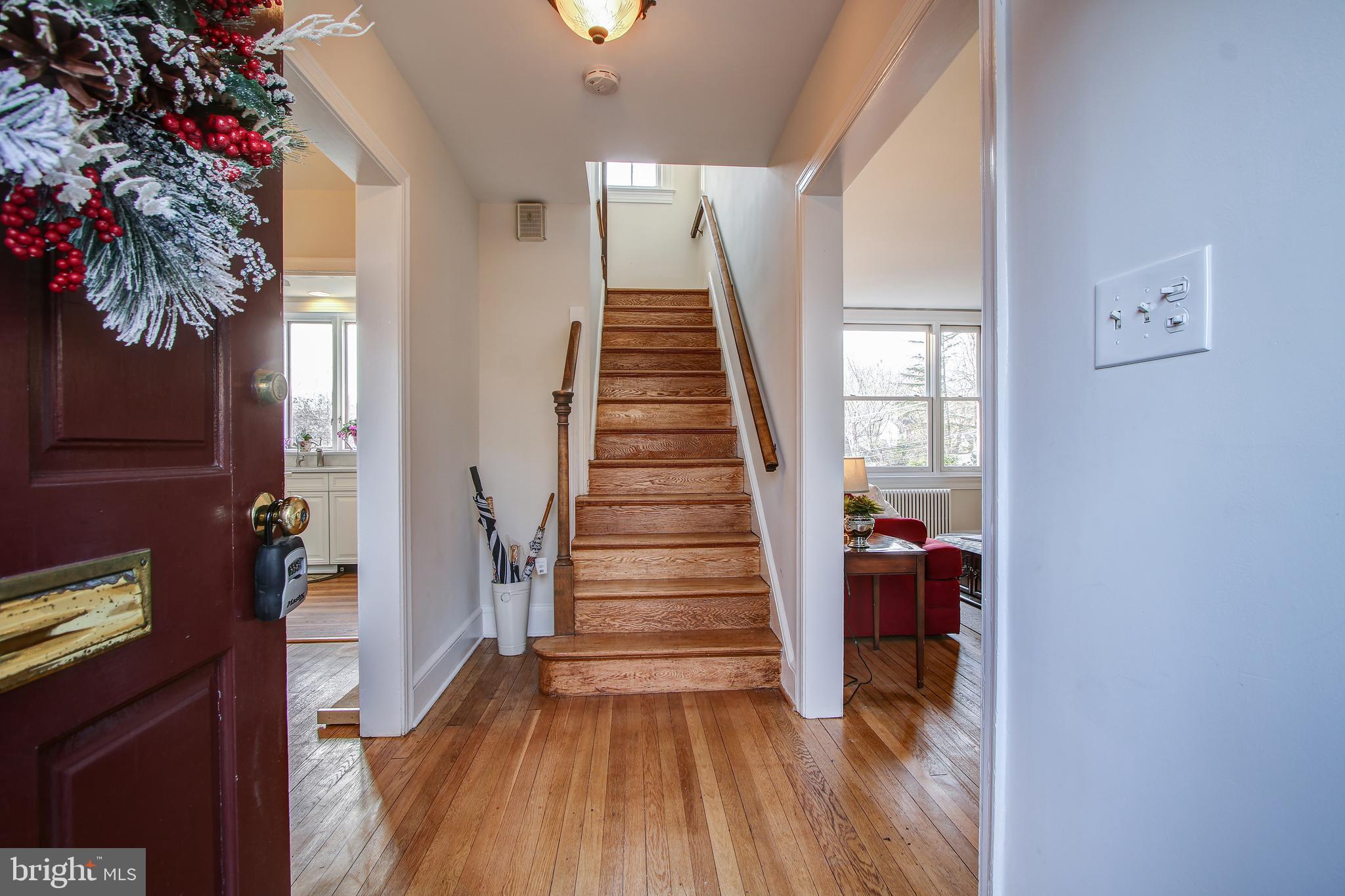 9418 Thornhill Road Silver Spring, MD 20901 - Photo 4 of 33