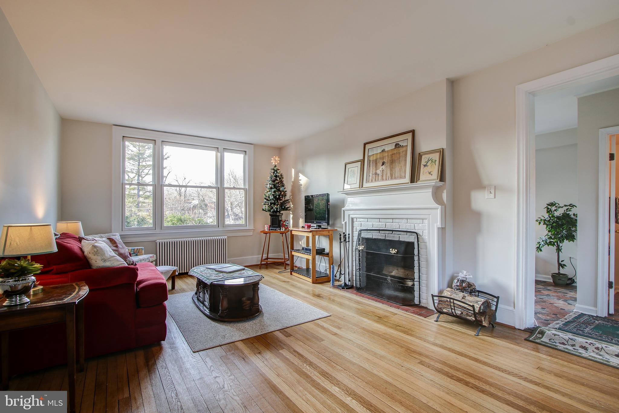 9418 Thornhill Road Silver Spring, MD 20901 - Photo 6 of 33