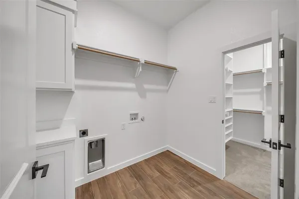 a view of an empty walk in closet