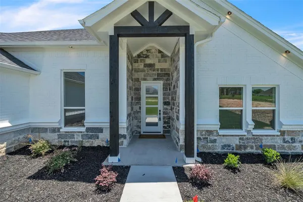 a view of a entryway of the house