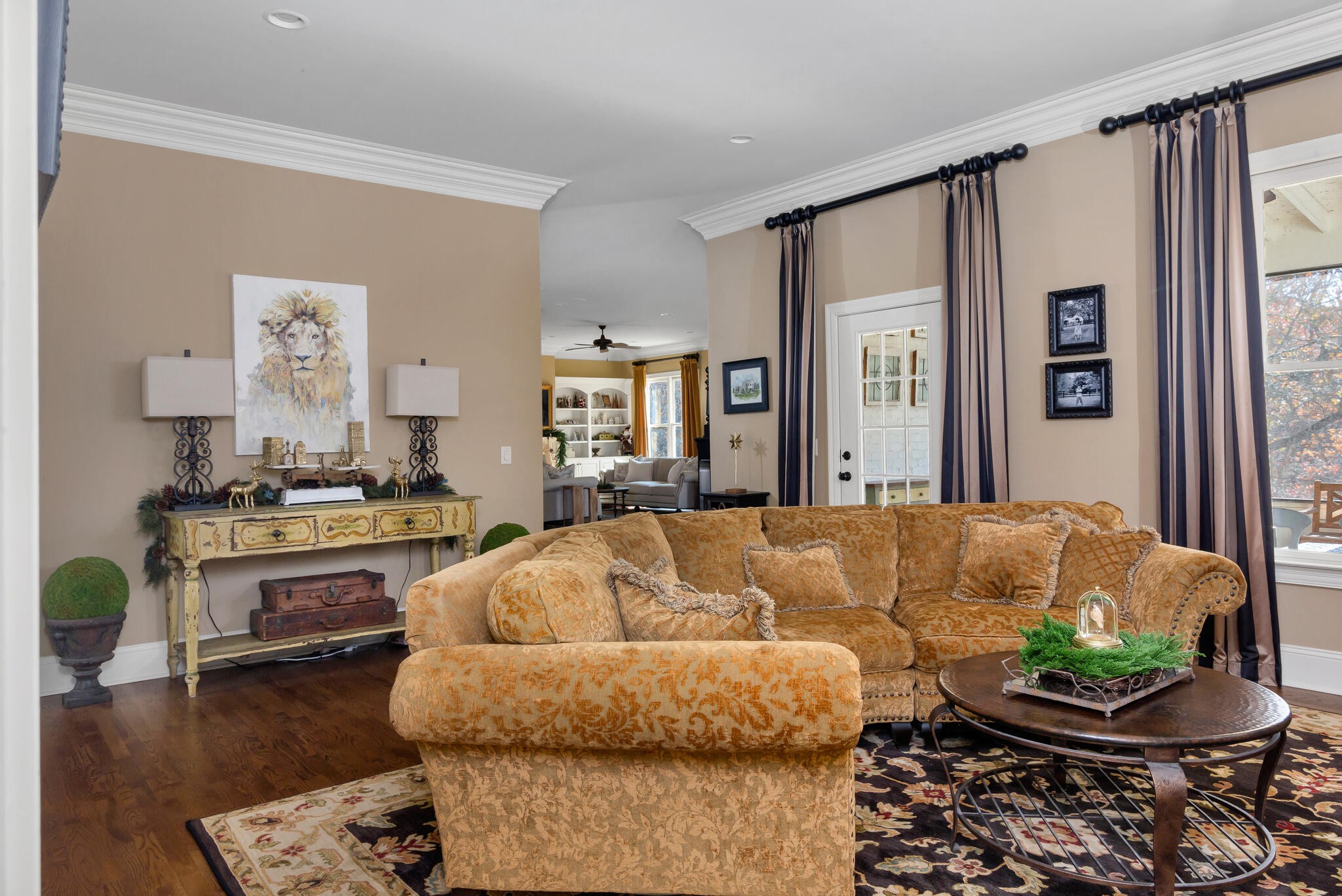 5561 Parker Branch Road Franklin, TN 37064 - Photo 10 of 21 a living room with furniture and a potted plant