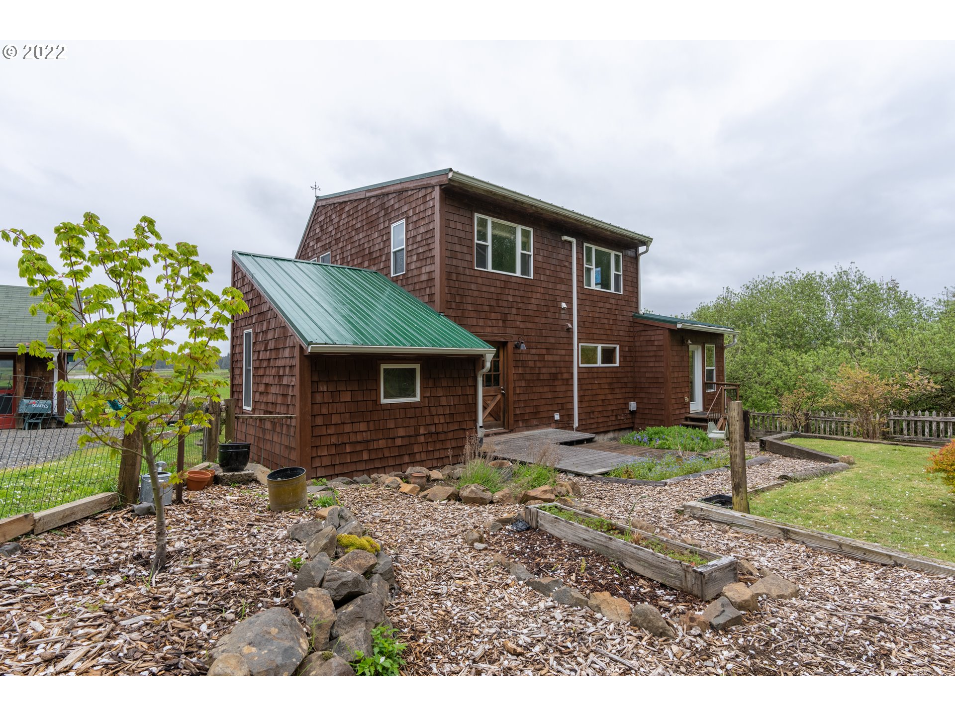 89907 Youngs River Road Astoria, OR 97103 - Photo 5 of 32 a backyard of a house with lots of green space