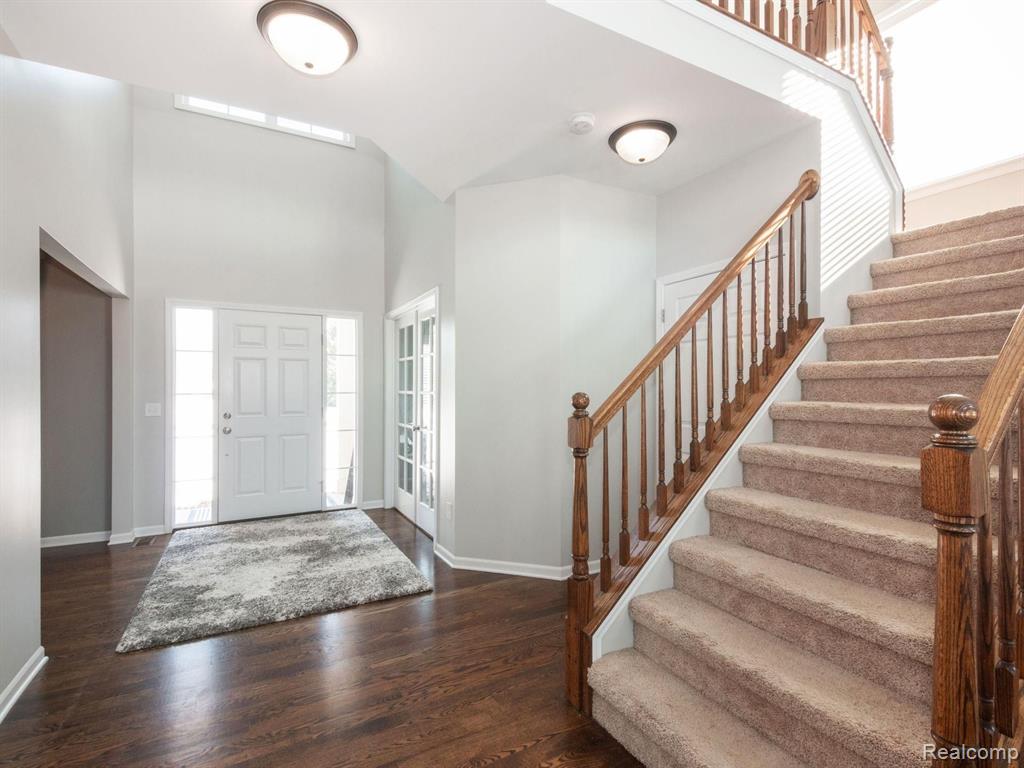 8293 Meadow Ridge Clarkston, MI 48348 - Photo 8 of 38