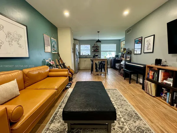 $1,800 | 2840 Taylor Street, Unit 28, Hollywood, FL 33020