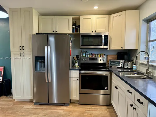 $1,800 | 2840 Taylor Street, Unit 28, Hollywood, FL 33020