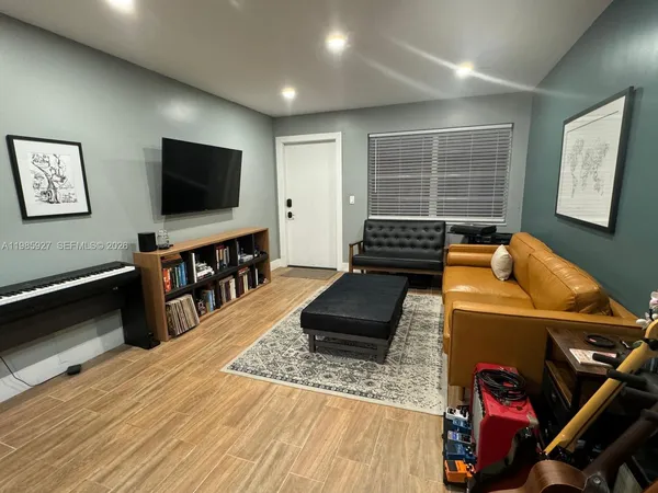$1,800 | 2840 Taylor Street, Unit 28, Hollywood, FL 33020