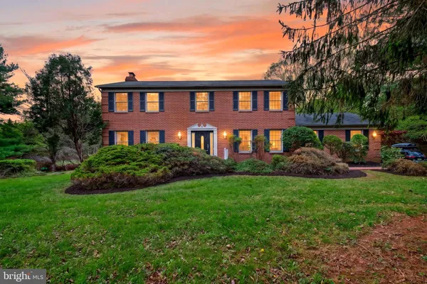 $950,000 | 6 Jonathans Court, Cockeysville, MD 21030
