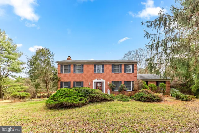 $950,000 | 6 Jonathans Court, Cockeysville, MD 21030