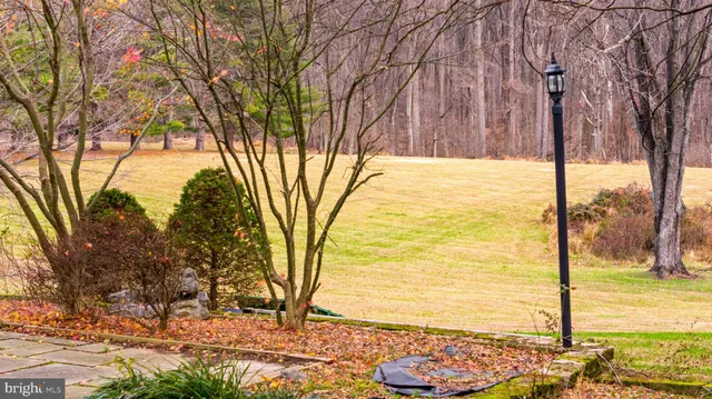 $950,000 | 6 Jonathans Court, Cockeysville, MD 21030