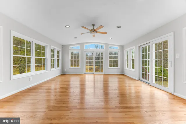 $950,000 | 6 Jonathans Court, Cockeysville, MD 21030