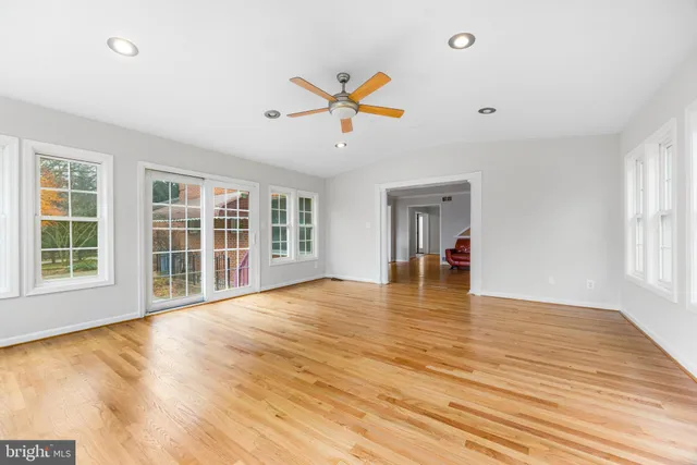 $950,000 | 6 Jonathans Court, Cockeysville, MD 21030