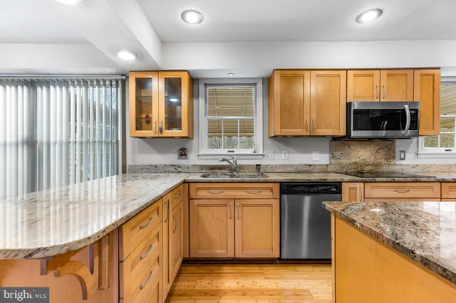 $950,000 | 6 Jonathans Court, Cockeysville, MD 21030