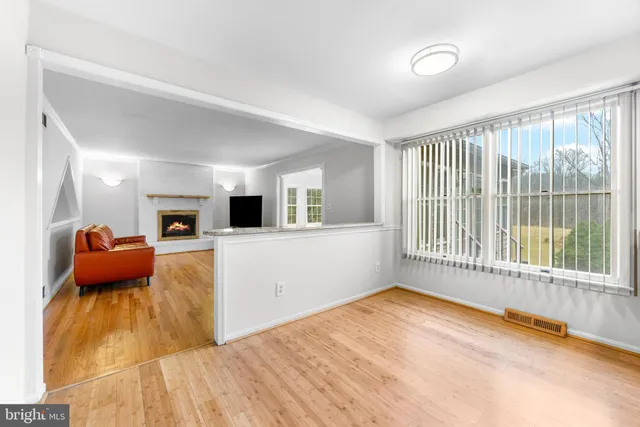 $950,000 | 6 Jonathans Court, Cockeysville, MD 21030