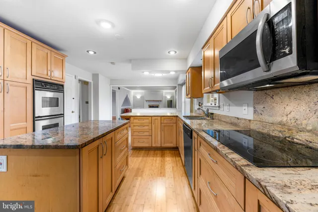 $950,000 | 6 Jonathans Court, Cockeysville, MD 21030