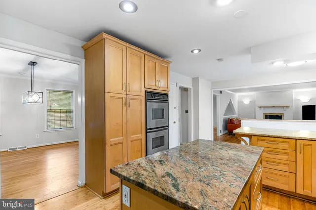 $950,000 | 6 Jonathans Court, Cockeysville, MD 21030