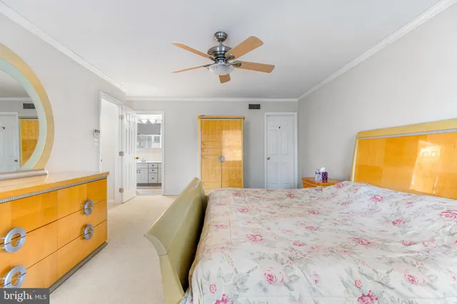 $950,000 | 6 Jonathans Court, Cockeysville, MD 21030