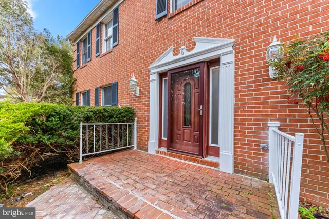 $950,000 | 6 Jonathans Court, Cockeysville, MD 21030