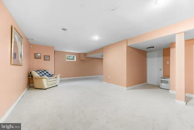 $950,000 | 6 Jonathans Court, Cockeysville, MD 21030