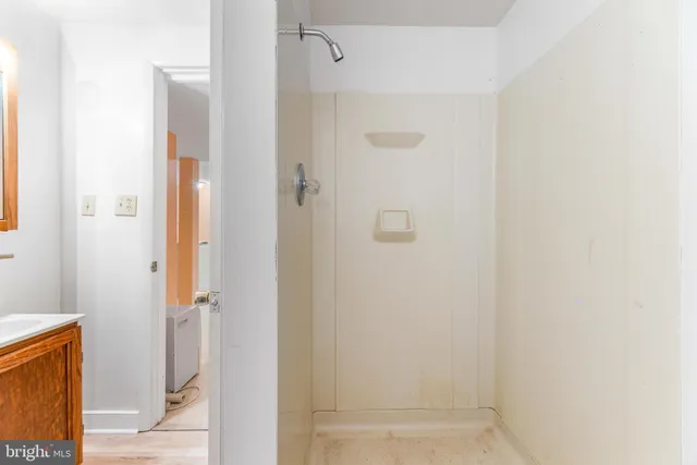 $950,000 | 6 Jonathans Court, Cockeysville, MD 21030