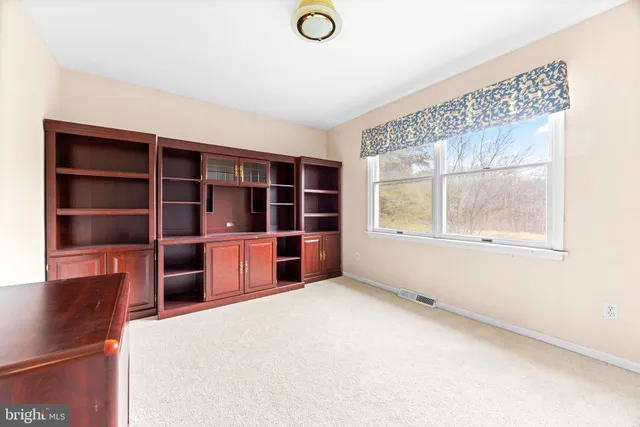 $950,000 | 6 Jonathans Court, Cockeysville, MD 21030