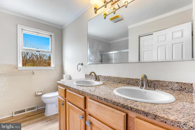 $950,000 | 6 Jonathans Court, Cockeysville, MD 21030