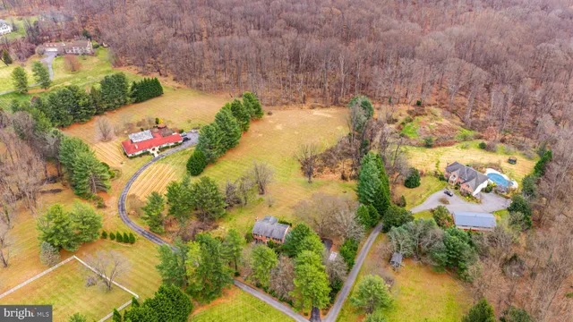 $950,000 | 6 Jonathans Court, Cockeysville, MD 21030