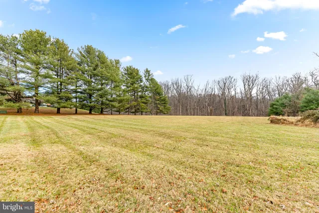 $950,000 | 6 Jonathans Court, Cockeysville, MD 21030