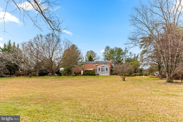 $950,000 | 6 Jonathans Court, Cockeysville, MD 21030