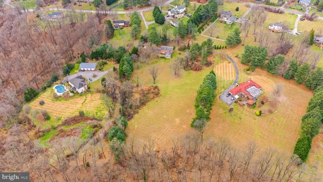 $950,000 | 6 Jonathans Court, Cockeysville, MD 21030