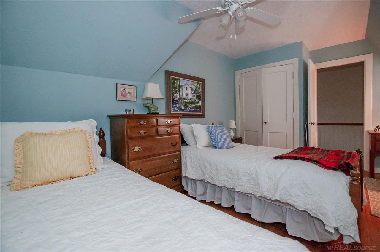 395 Rivard Boulevard Grosse Pointe, MI 48230 - Photo 40 of 54 31378482-39.JPG