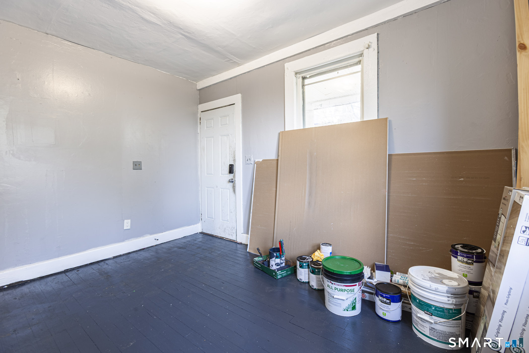 17 Hawthorne Terrace Torrington, CT 06790 - Photo 5 of 37 a dining room with furniture and a potted plant