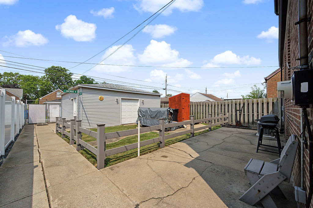 11022 South State Line Road Chicago, IL 60617 - Photo 31 of 32